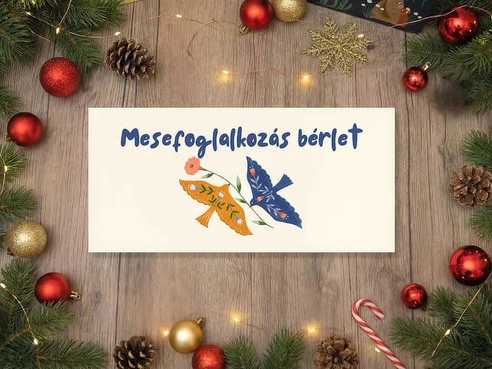 A mesefoglalkozás-bérlet kártyája két népi mintás madárral, karácsonyi díszek között